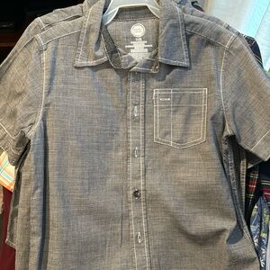 Short sleeve button up
